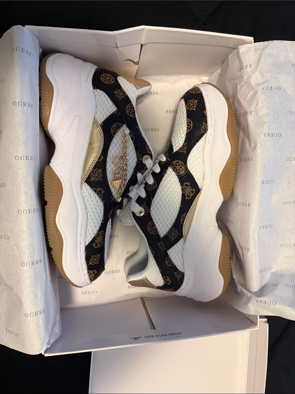 NIB GUESS White Sneakers with Brown Logo Panels & Gold Chain Detail